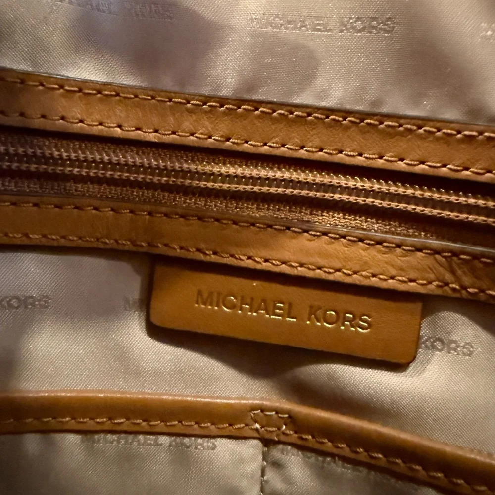 Michael Kors Jet Set Large Travel Shoulder Signature Tote in Acorn, Tan and Gold